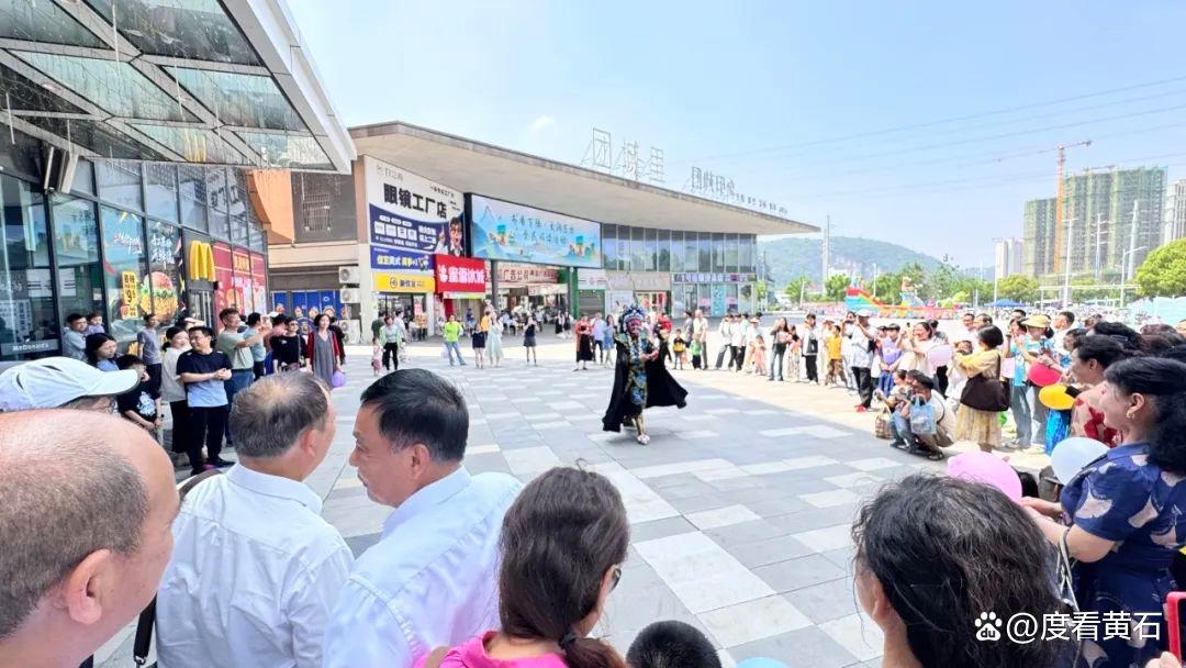 精彩对攻场面十分火爆，观众乐不思蜀的简单介绍