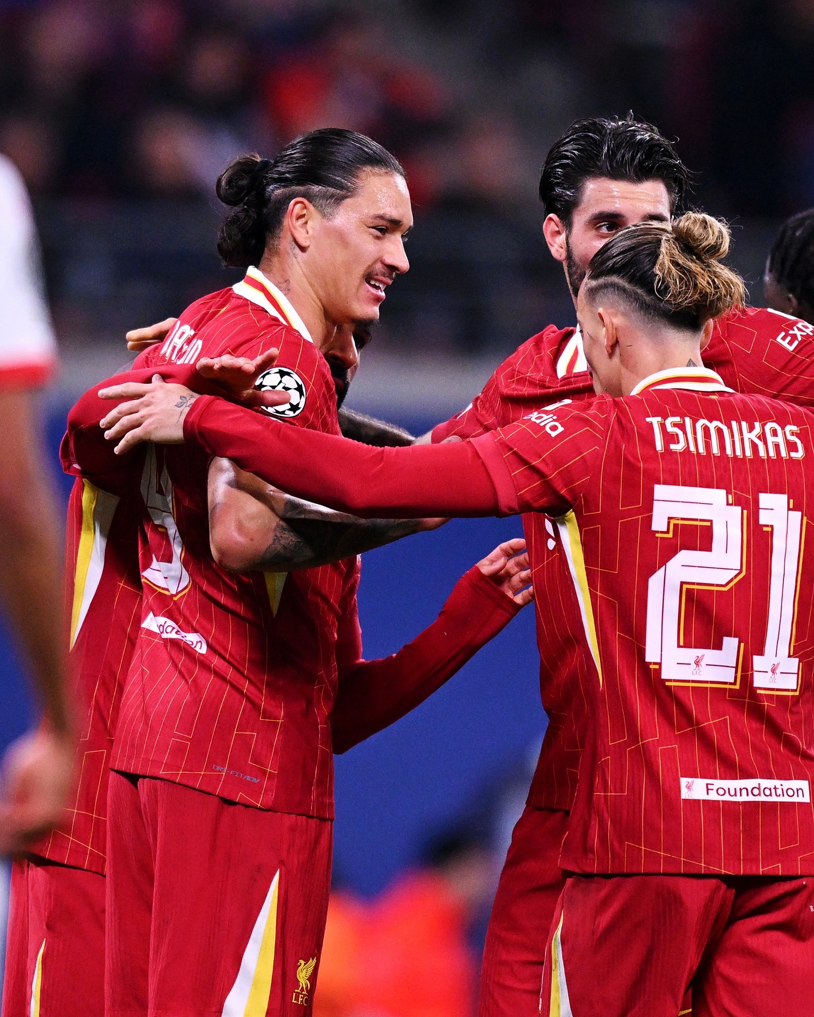 包含利物浦客场击败巴黎，豪取欧冠小组赛首胜的词条