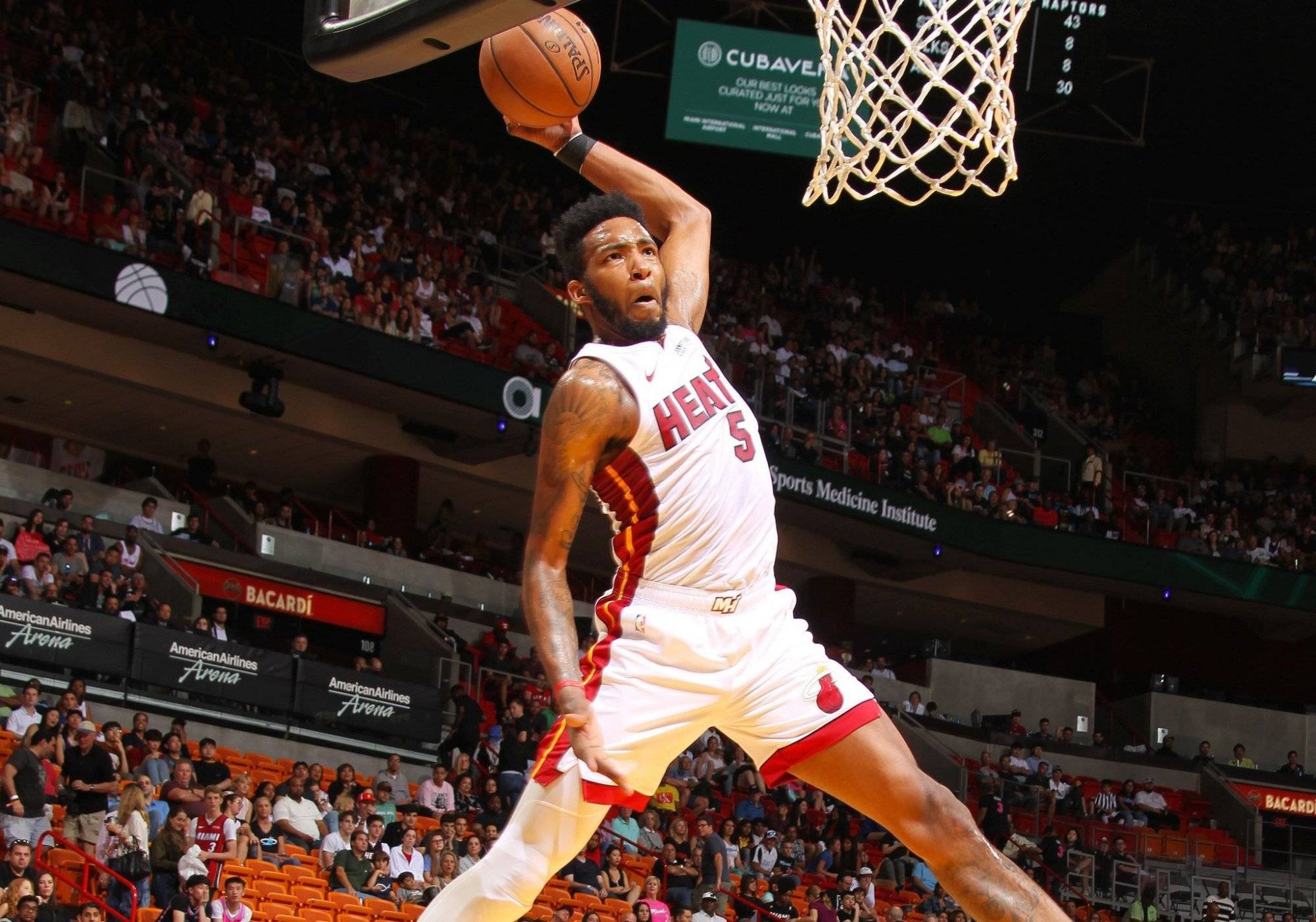 篮球赛场上的扣篮大赛，惊险刺激令人沉醉