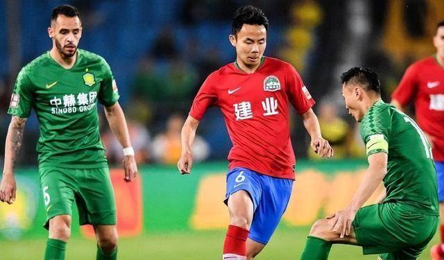 关于黄蜂官方公布新规，欧文引发争议，连续三场30+球迷热议！的信息