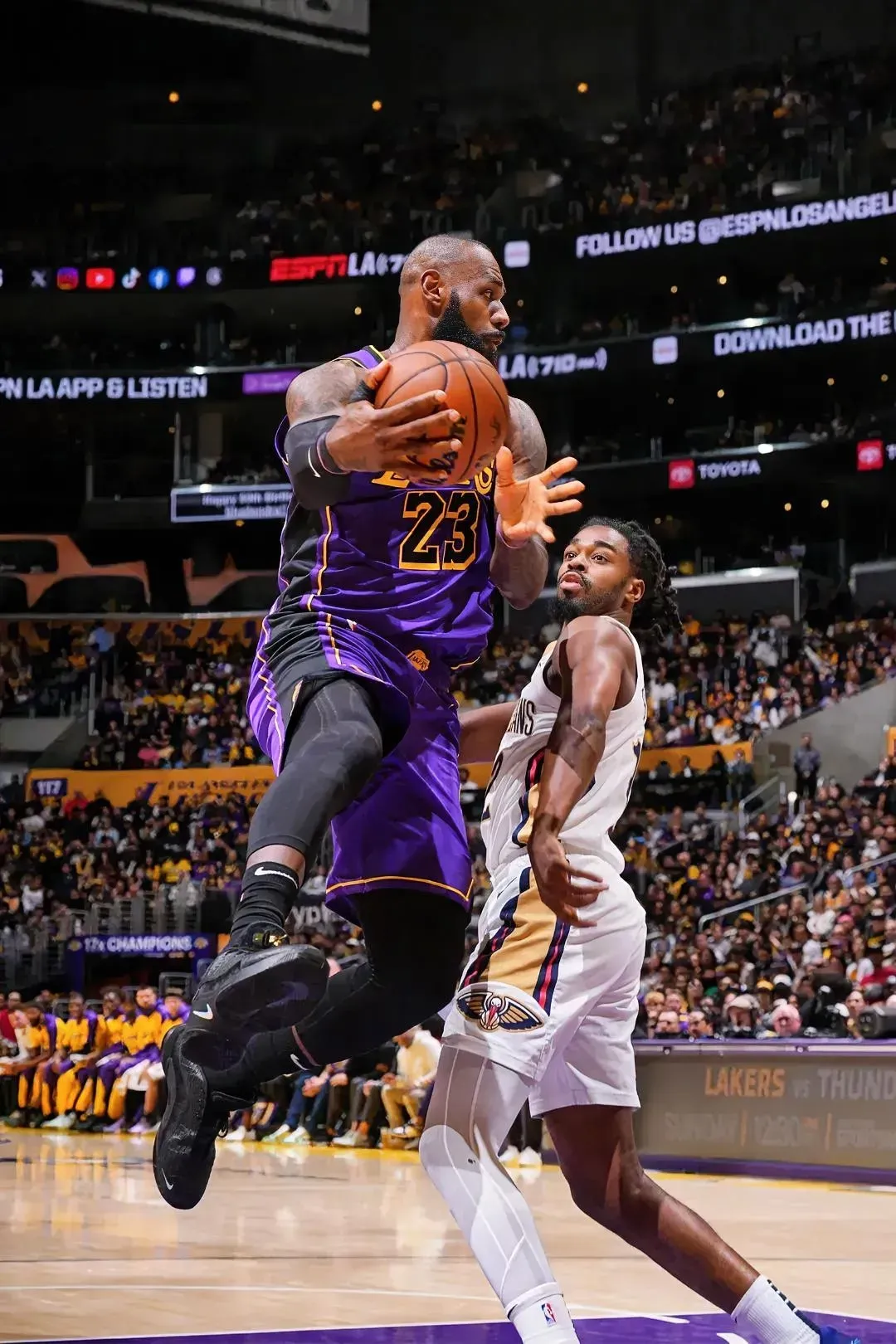 詹姆斯重返赛场,出色防守首场状态出色,尤文图斯观众沸腾!